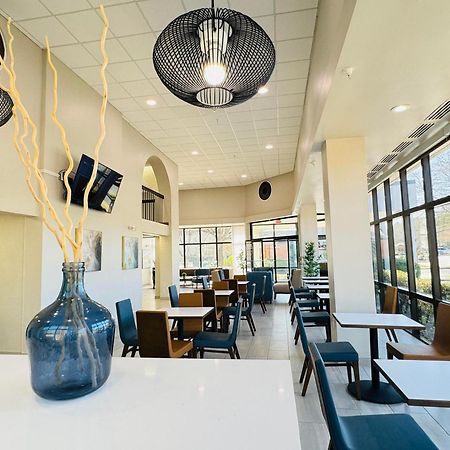 Wingate By Wyndham Williamsburg Hotel Exterior photo