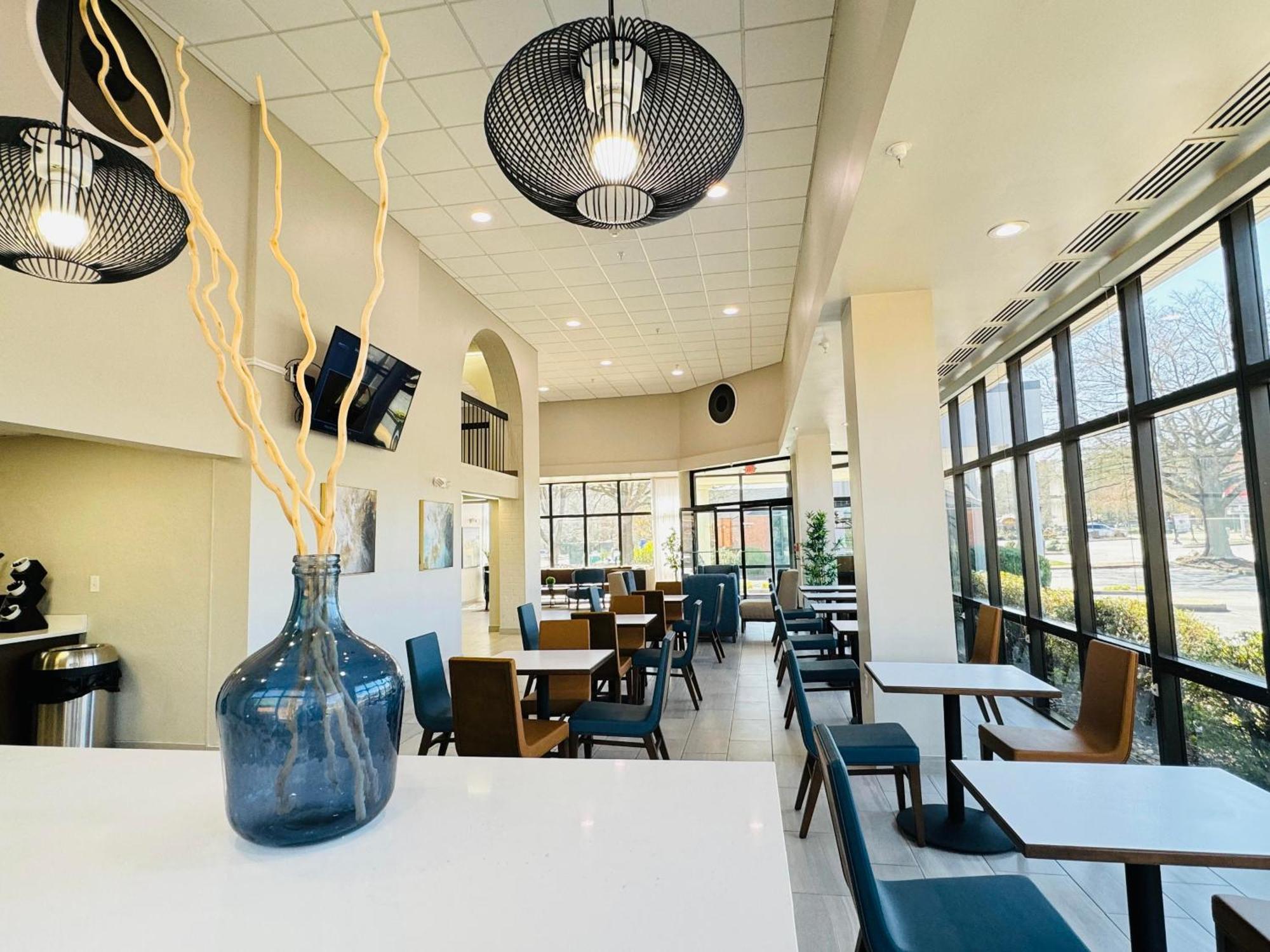 Wingate By Wyndham Williamsburg Hotel Exterior photo