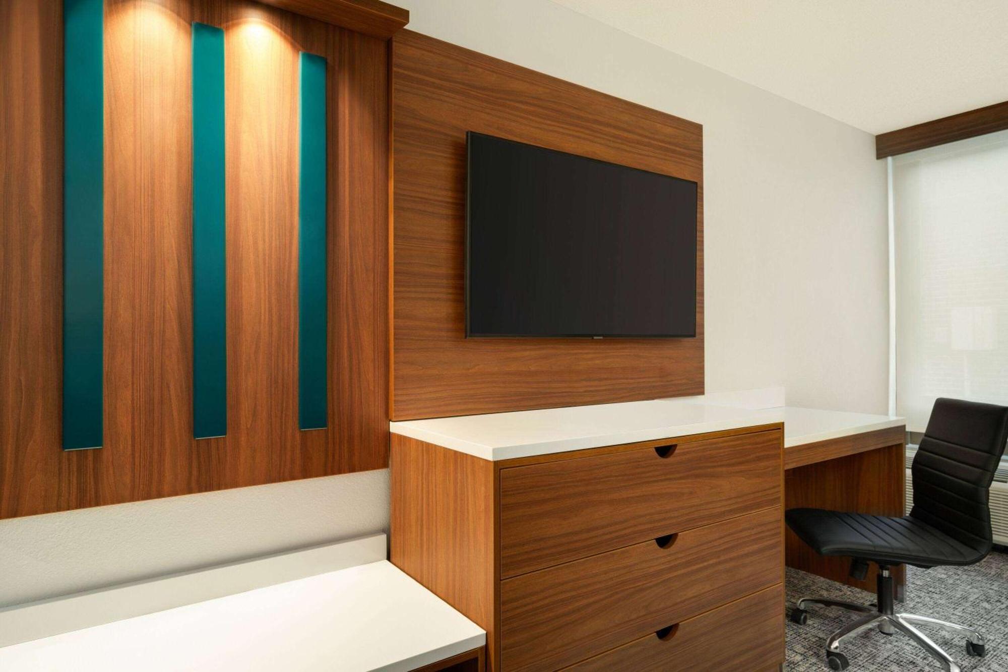 Wingate By Wyndham Williamsburg Hotel Exterior photo