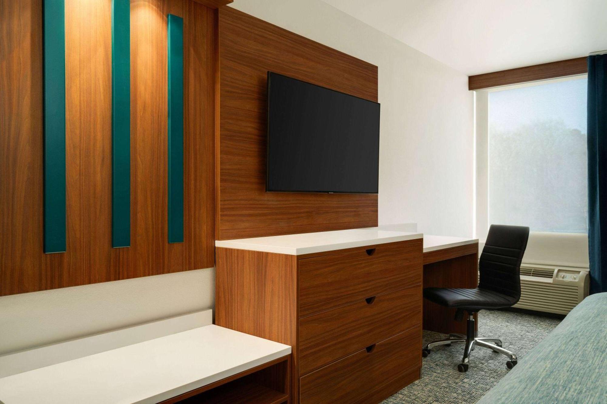 Wingate By Wyndham Williamsburg Hotel Exterior photo